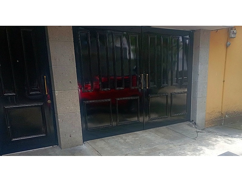 Puerta seguridad metal  negro México 