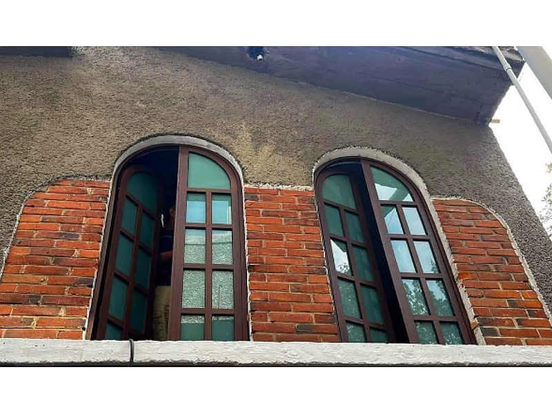 Ventanas Arqueadas de Ladrillo Rojo México