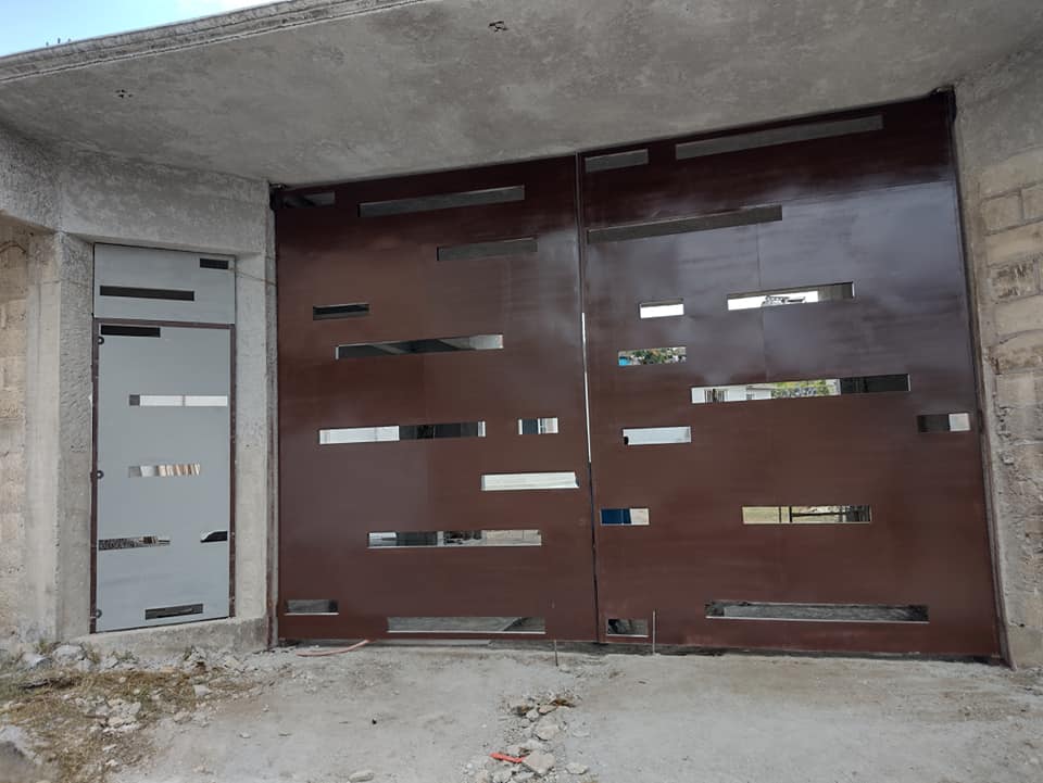 Portón fabricado de PTR Modelo moderno México