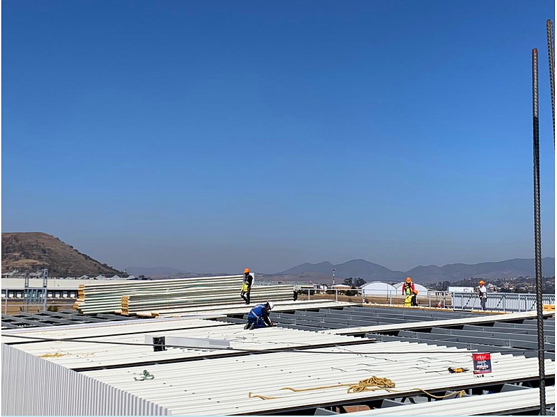Laminación de cubierta con panel Metecno México