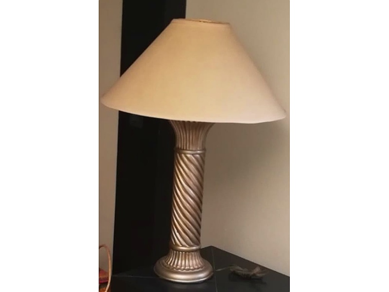 Lámpara De Mesa Dorada México
