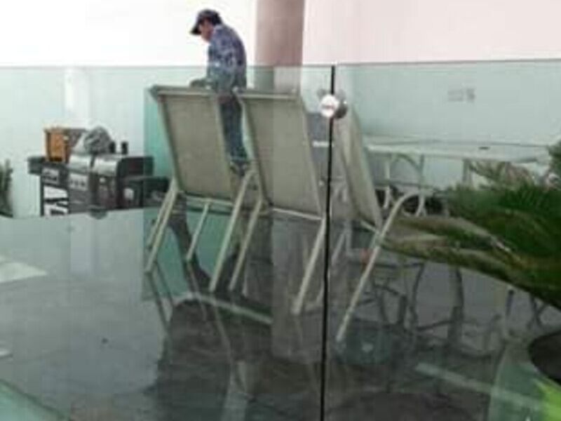 barandal con cristal templado