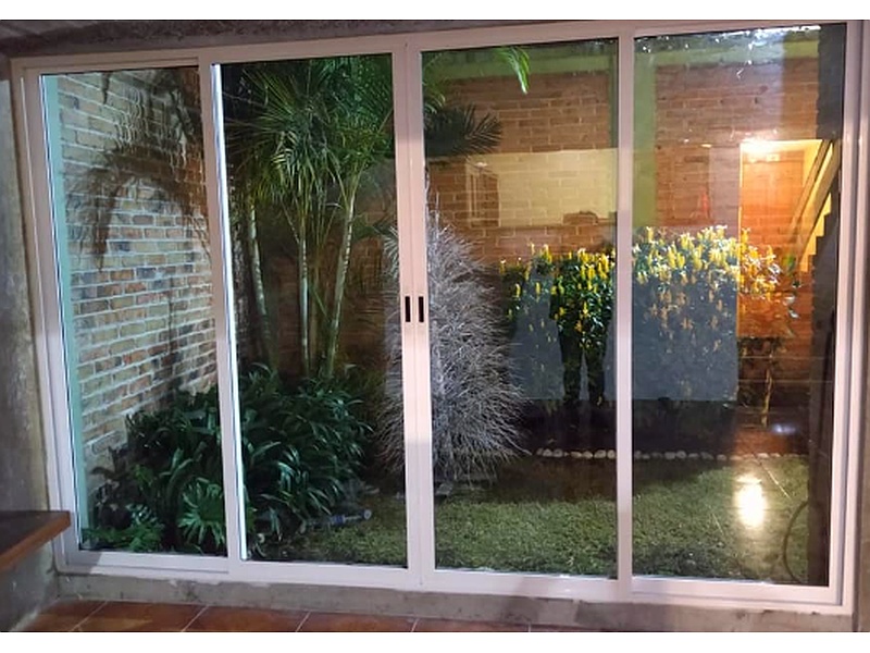 Puerta Corrediza de Vidrio y Aluminio México