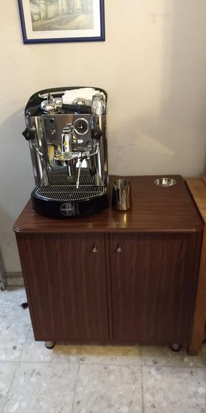 Mueble para cafetera elaborado en madera de pino CDMX