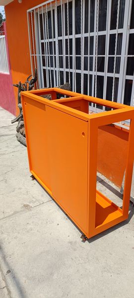 Vitrina elaborada de madera macisa de pino CDMX