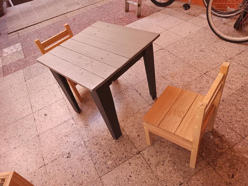 SILLA Y MESA DE NIÑO CDMX