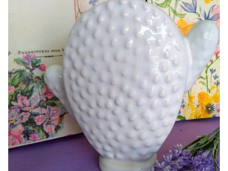 Jarrón de porcelana blanco diseño de nopal México