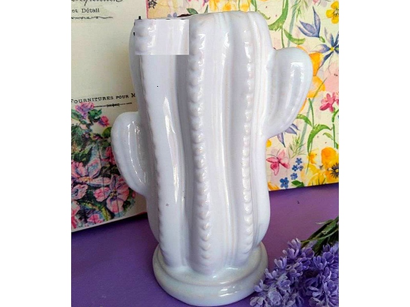Jarrón de porcelana blanco diseño de cactus México