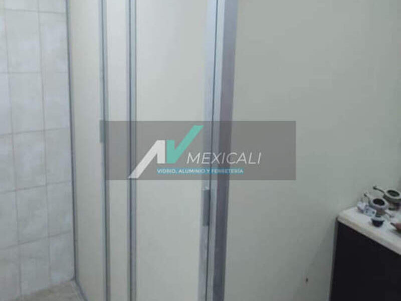 Cancel de baño en Mexicali