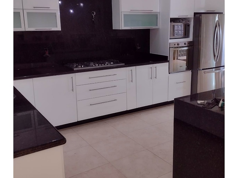 Mesones porcelanato Breccia México