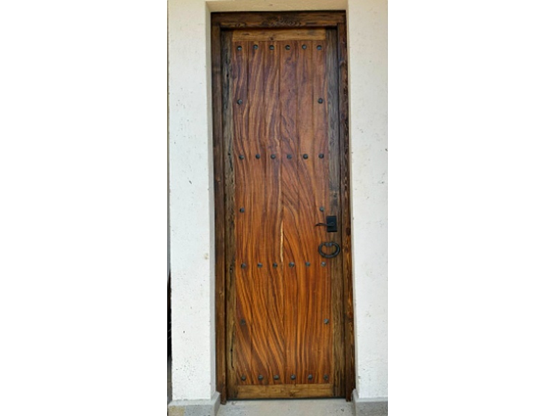 Puerta Bodega Nogal Mexico