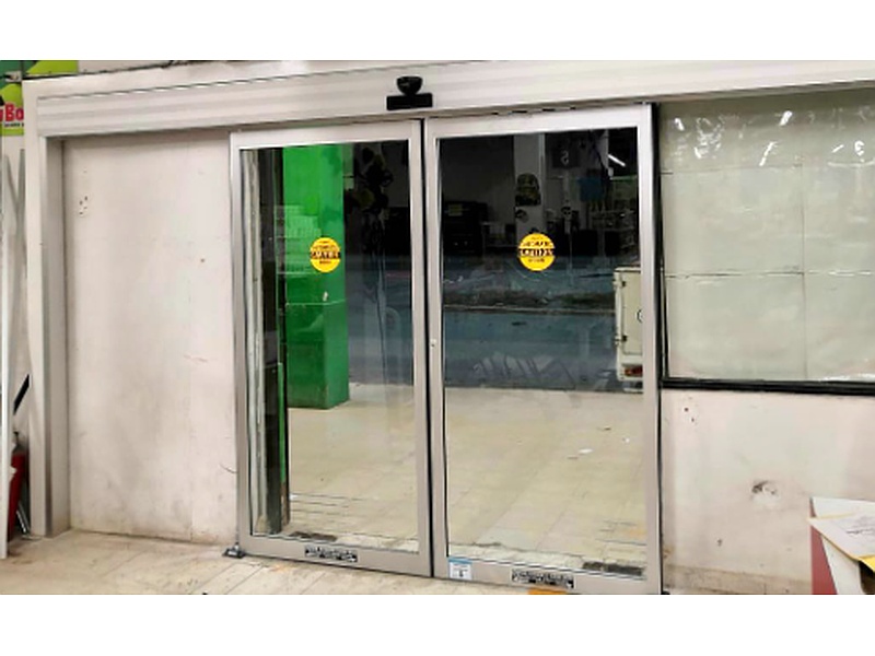 Puerta Vidrio reforzado bordes Aluminio Mexico