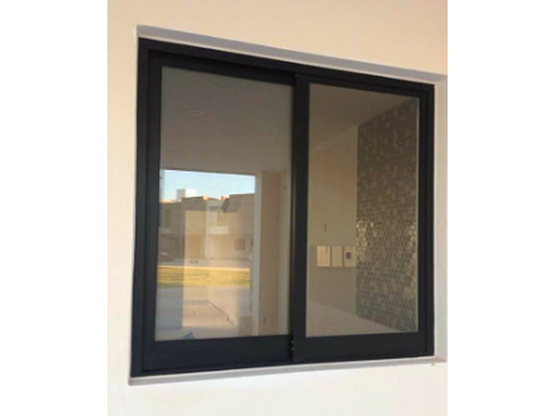 Ventana de Aluminio Negro México