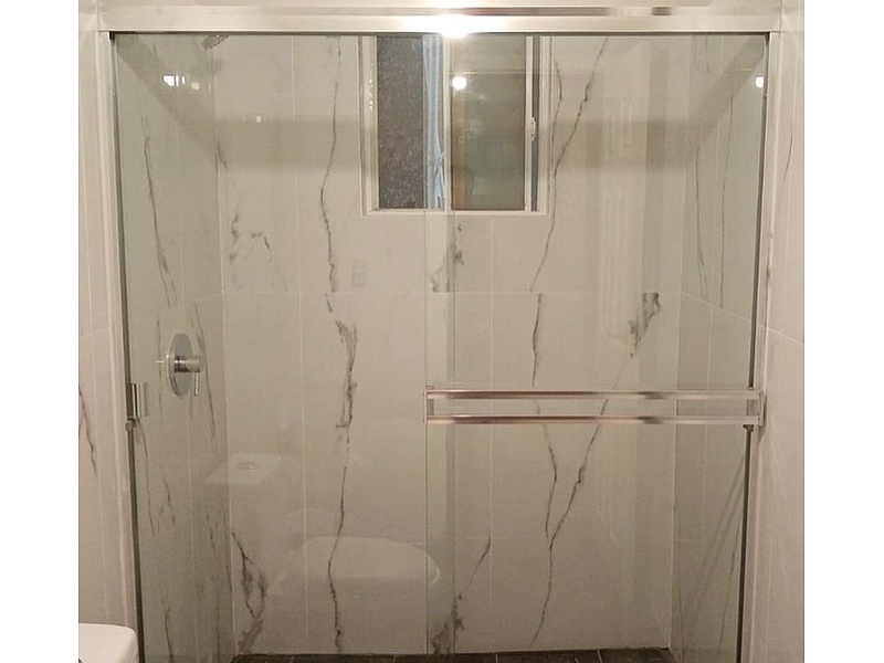 Puerta Corrediza de Baño con Herrajes Dorados México