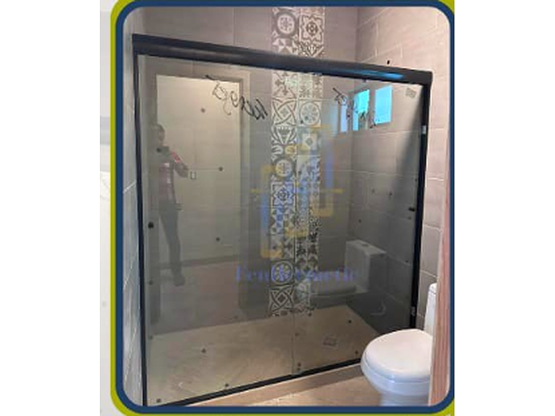 Puerta Corrediza de Baño con Herrajes Negros México