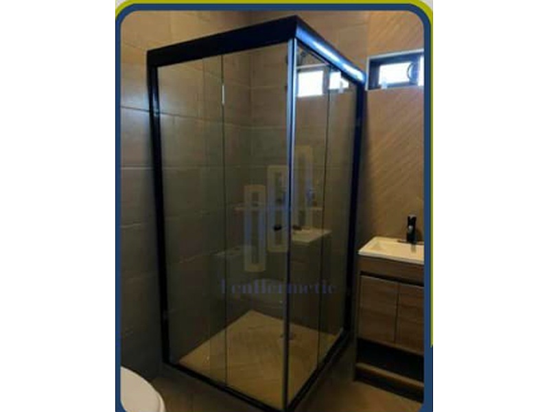 Box de Baño con Herrajes Negros México