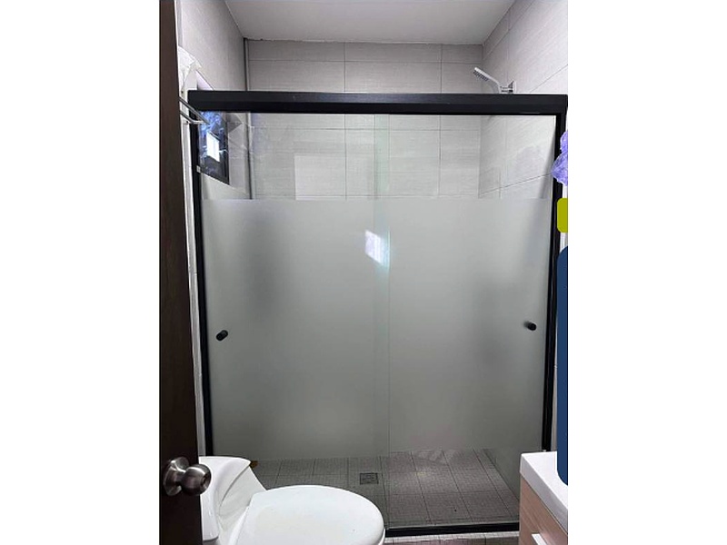 Mampara Corrediza de Baño con Herrajes Negros México