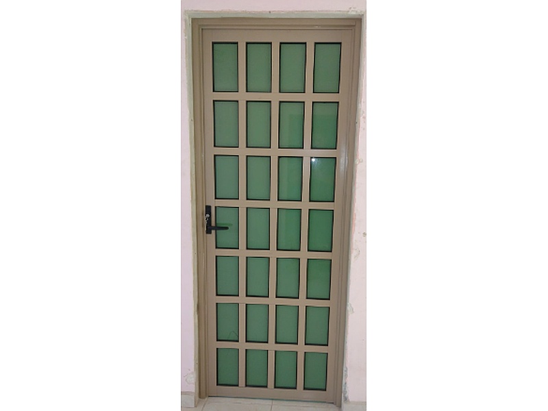 Puerta Panelada de Aluminio Dorado México