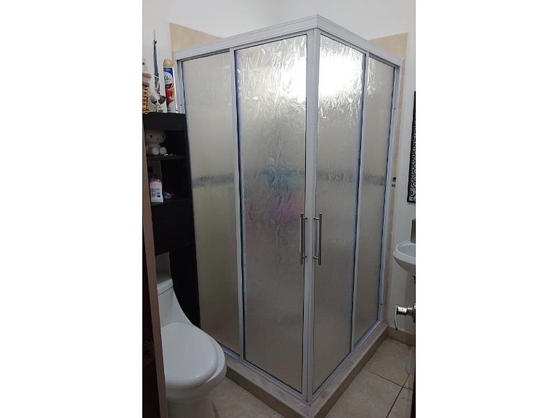 Cancel de Baño en Escuadra color Blanco con plastico Hojas Cristal México