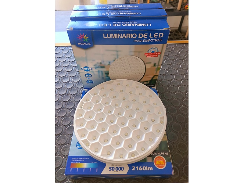 Luminaria para empotrar Led  Guadalupe Tres+Dos Ferretería