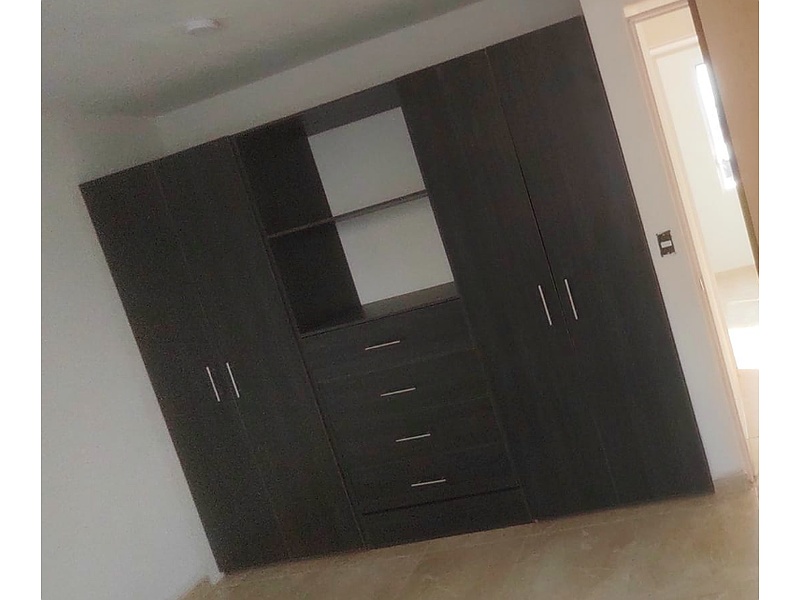 Closet negro Morelia
