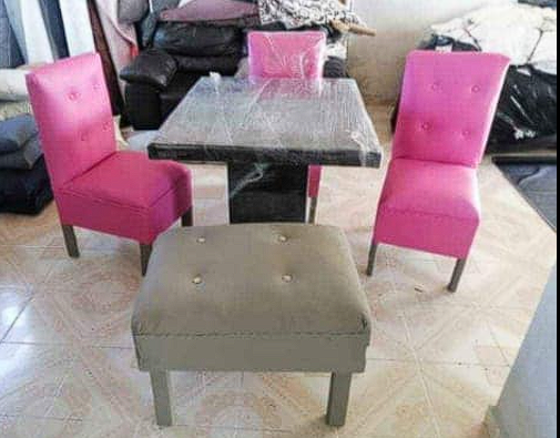 Comedor con Sillas Rosa y Banco Mexico