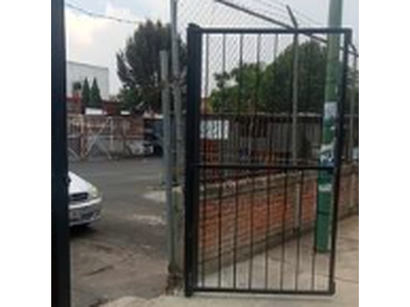 Cerramiento de acero en casa México HERRERIA ALUMINIO Y VIDRIO YOISMI