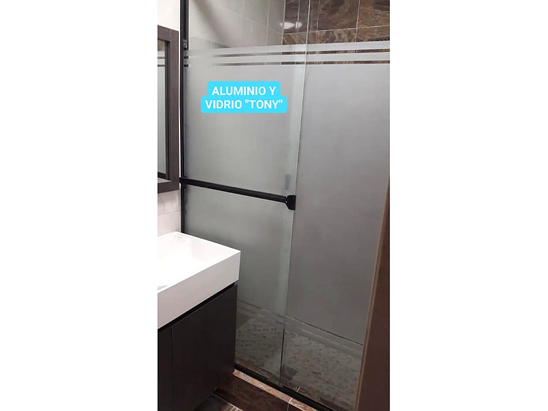 cancel de baño dos puertas México Aluminio y vidrio tony