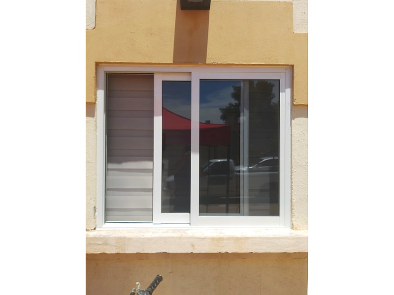 Ventana corrediza de aluminio blanco México