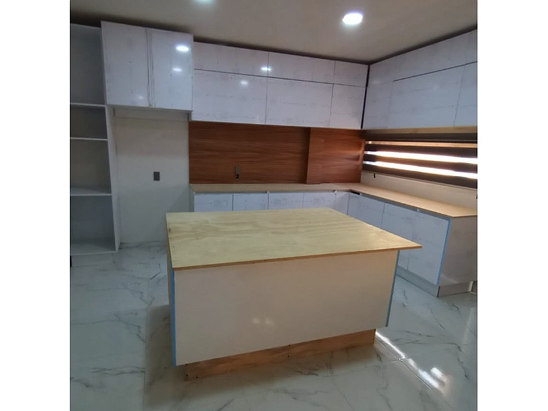 mueble de cocina con isla color beige Toluca Carpintería JIREH