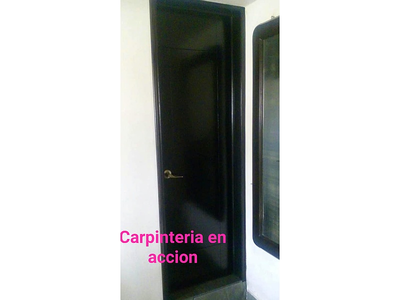 Puerta de madera color negro Mexico