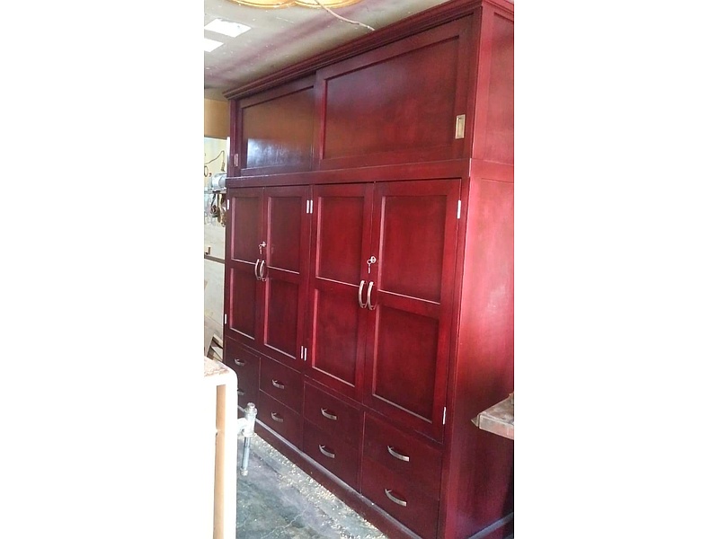 Closet de madera en tono rojizo Mexico