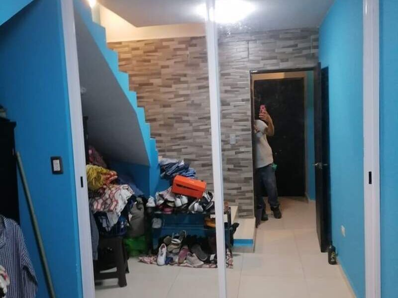 División de habitación con espejo