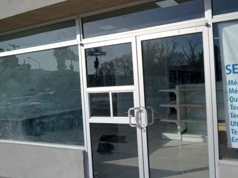 puerta abatible en Mexicali