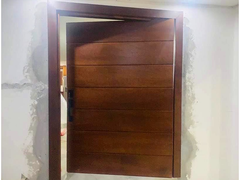 Puerta en madera maciza México