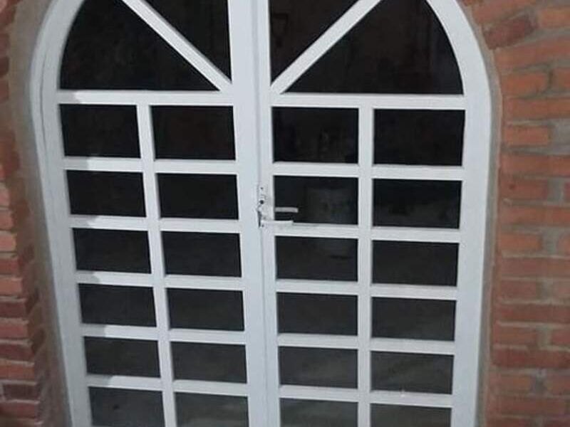 Puerta abatible perzonalizada