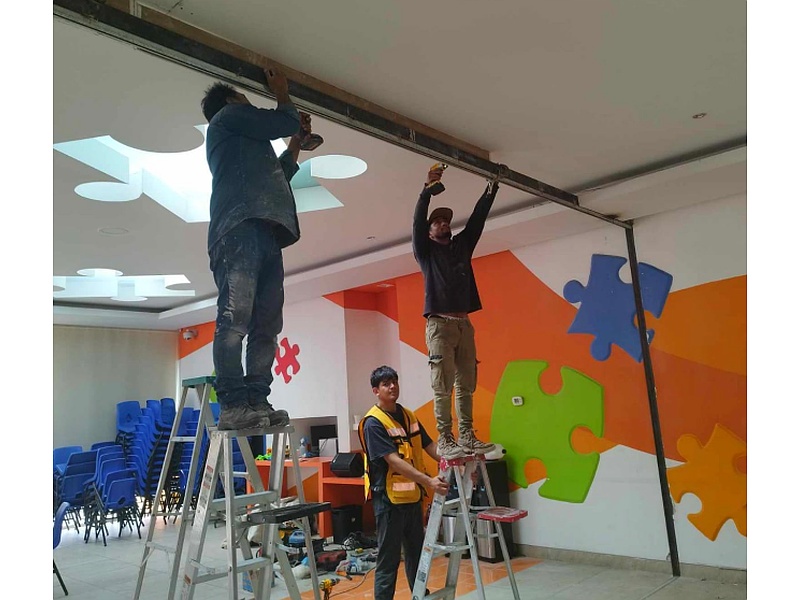 Instalación de aluminio para escuelas México Oficios dedicados a la construcción y remodelación