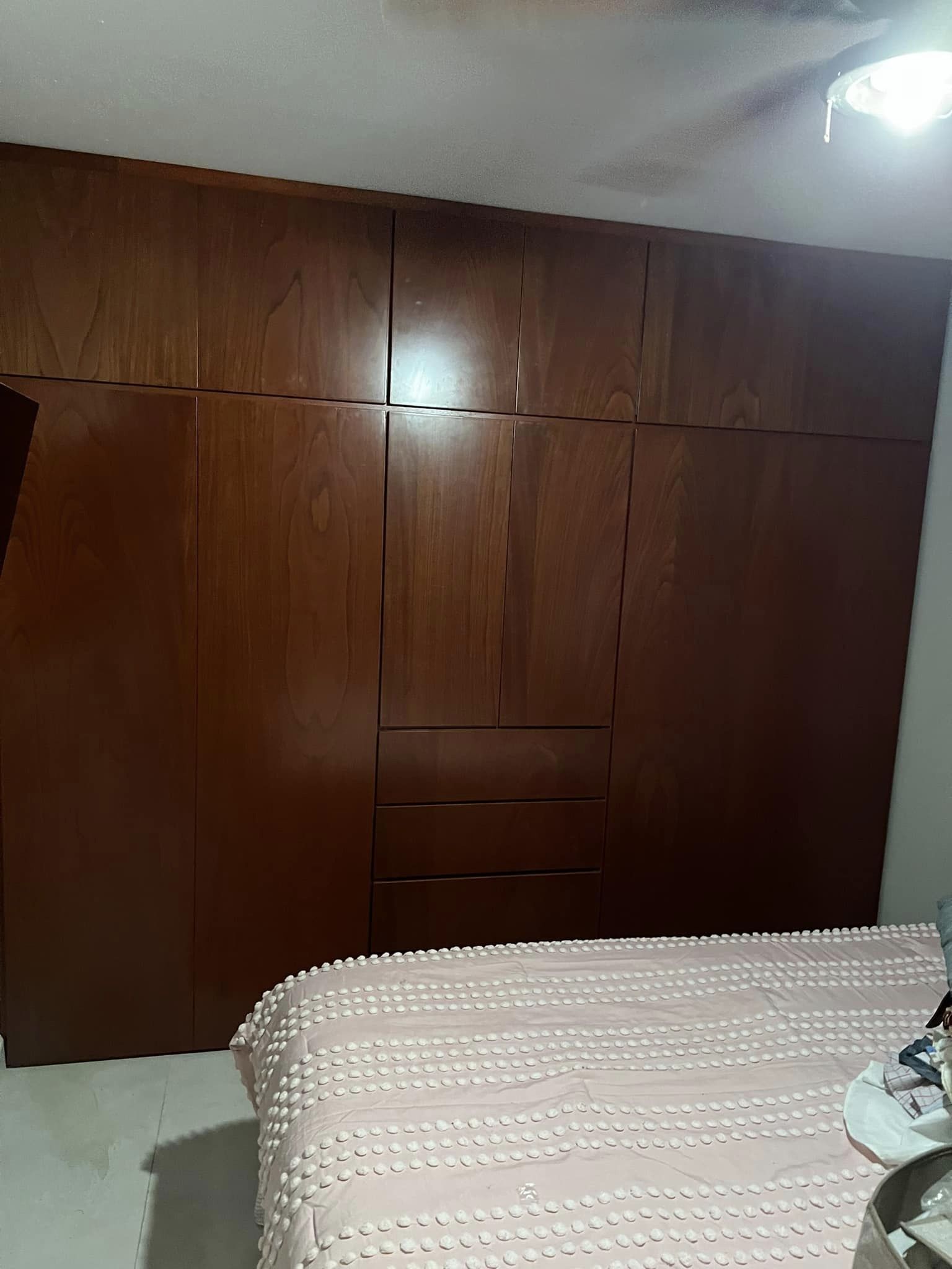 Closet en Madera y TRriplay De Cedro Color Cedro Con Acabado Semi-Mate México