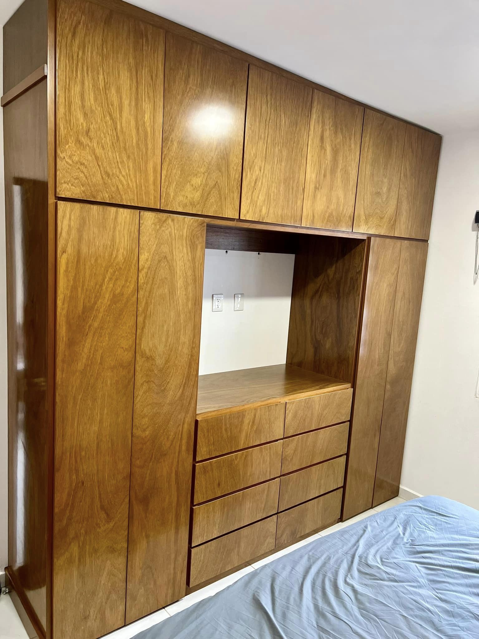 Closet en Madera Dde Cedro Y Triplay De Caobilla Color Magnolia México