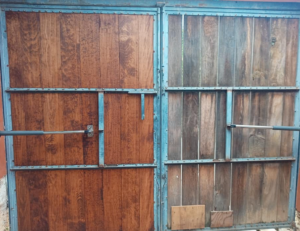 Portón de Madera con Marco Metálico Mexico