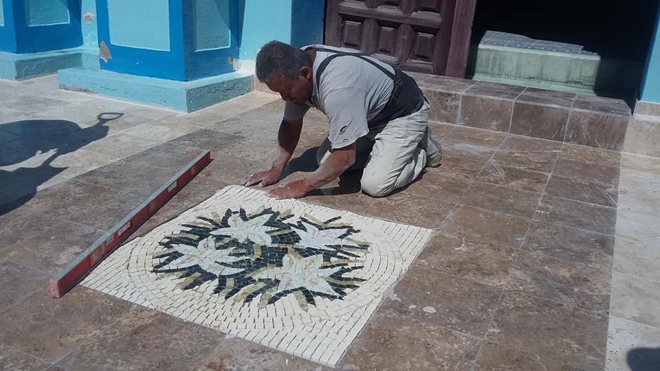 Pegado de piso de mármol México