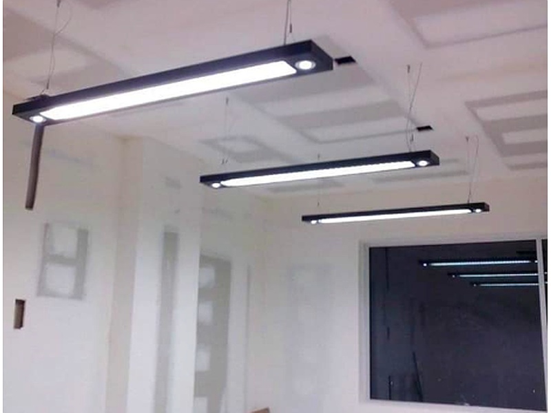 Instalación  luminaria en oficinas México