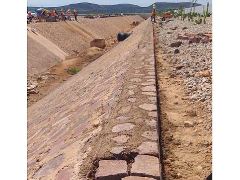 CONSTRUCCION DE TALUDES PARA DESAGUE MEXICO
