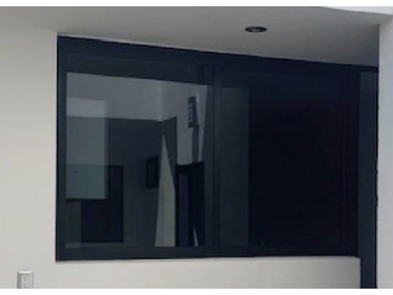 Ventana de Aluminio Negro Pequeña México