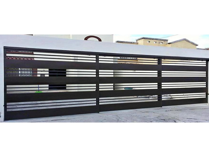 Puerta negra electrica de garage Mexico