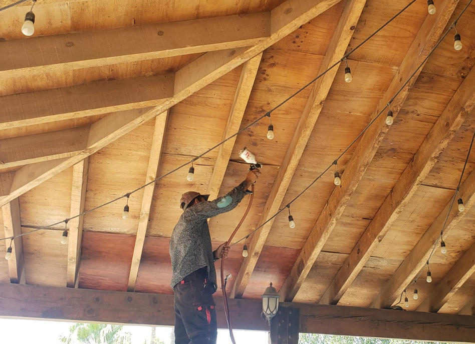 Aplicación de Sellador en Plafones y Vigas de Madera: Protección y Durabilidad México