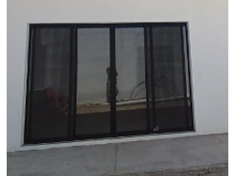 VENTANA DOBLE DIVISION NEGRA LAMINADA CON PUERTA CORREDIZA MEXICO