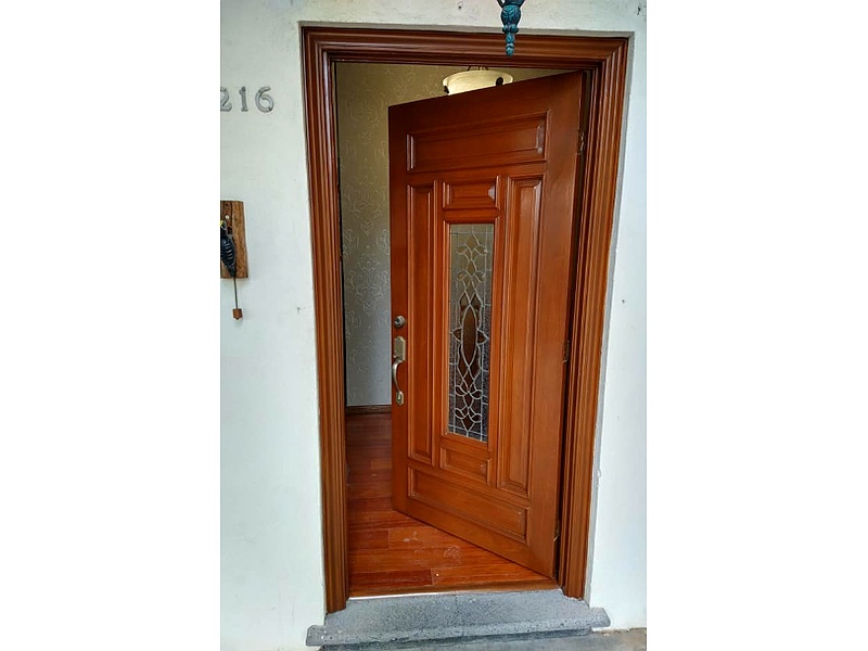 Puerta principal en madera y vidrio Saltillo Pintura y acabados Saltillo