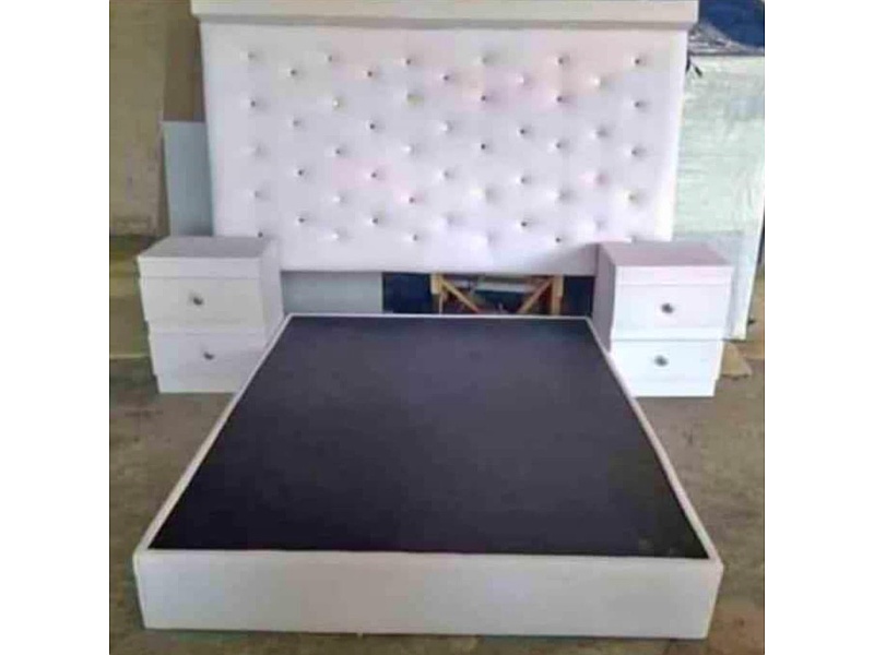 Cama blanca con veladores Mexico