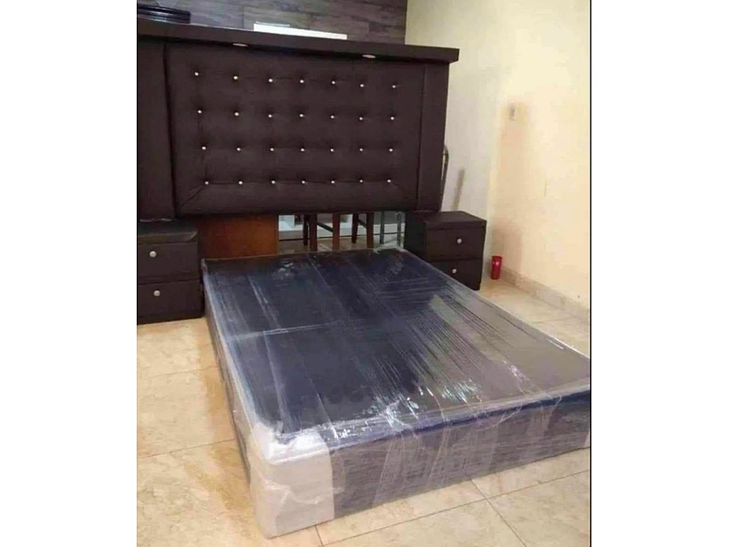 Cama color chocolate con veladores Mexico